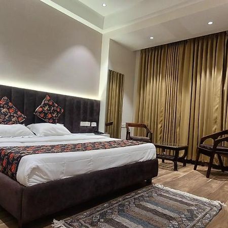 Hotel Alpine Plaza Shahpur  Exterior photo