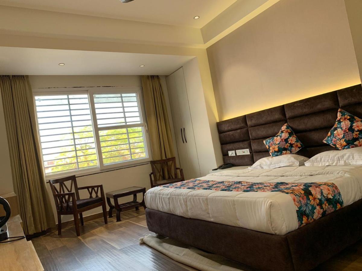 Hotel Alpine Plaza Shahpur  Exterior photo